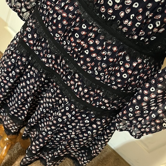 Diane Von Furstenberg Mini Dress. Size 6 - Picture 4 of 14